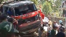 Sebanyak delapan karyawan Rumah Sakit Bina Sehat (RSBS) Jember dilaporkan meninggal dunia setelah bus rombongan mereka mengalami kecelakaan di kawasan lereng Gunung Bromo, Kabupaten Probolinggo, Jawa Timur, pada Minggu sore.