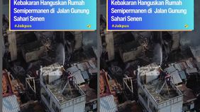 Kobaran api dengan cepat membakar sejumlah bangunan. Kondisi diperparah oleh tiupan angin serta banyaknya material mudah terbakar, seperti kayu dan tripleks, sehingga api dengan cepat merambat ke rumah-rumah sekitar.