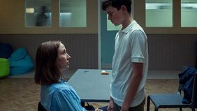 Malam penganugerahan Emmy Awards 2025 berlangsung di Peacock Theater, Los Angeles, Amerika Serikat, pada Minggu, 14 September 2025 waktu setempat. Acara bergengsi itu dipandu oleh komedian Nate Bargatze.