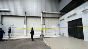 Kementerian Lingkungan Hidup (KLH) menyegel pabrik PT Peter Metal Technology (PMT) di kawasan industri Cikande, Serang, Banten, karena diduga menjadi sumber cemaran zat radioaktif Cesium-137. 