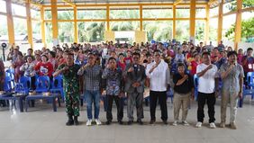 Pemerintah terus memperkuat komitmen dalam membangun generasi sehat dan cerdas melalui Program Makan Bergizi Gratis (MBG). Sosialisasi program ini dilaksanakan di Sopo Godang Dos Marthabe, Sorkam, Tapanuli Tengah pada Jumat, 12 September 2025.