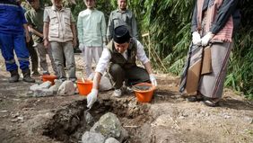 Menteri Kehutanan (Menhut) Raja Juli Antoni menyampaikan bahwa penggunaan sampah sebagai material pembangunan fasilitas umum merupakan bentuk pembangunan berkelanjutan yang sekaligus membantu menjaga kelestarian hutan.