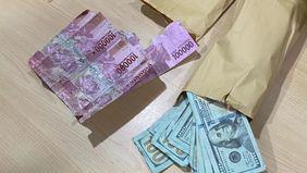 Pengungkapan praktik peredaran uang palsu di Apartemen Kalibata, Jakarta Selatan, membawa kejutan tersendiri. Dari balik pintu salah satu unit apartemen, polisi mendapati bukan hanya tumpukan lembaran dolar dan rupiah palsu, tetapi juga sosok yang me