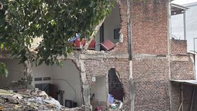Polrestabes Bandung tengah menangani insiden ledakan tabung elpiji 3 kilogram yang menyebabkan dua rumah warga di Kecamatan Kiaracondong, Kota Bandung, mengalami kerusakan.