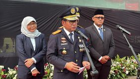 Gubernur DKI Jakarta, Pramono Anung menanggapi pernyataan anggota Komite II DPD asal Jawa Barat, Alfiansyah Komeng yang menyebut Jawa Barat kerap disalahkan setiap kali banjir melanda Jakarta.