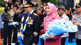 Mantan Wakil Kepala Kepolisian Negara Republik Indonesia (Wakapolri) Komisaris Jenderal Polisi (Purn) Ahmad Dofiri resmi dilantik sebagai Penasihat Khusus Presiden Bidang Keamanan dan Ketertiban Masyarakat serta Reformasi Kepolisian di Istana Negara,
