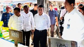 Menteri Pertanian Andi Amran Sulaiman menegaskan stok beras nasional pada 2025 dalam kondisi melimpah tanpa perlu impor. Hal itu ia sampaikan saat meninjau harga pangan di pasar tradisional terbesar Kota Bengkulu, Rabu, 17 September 2025.