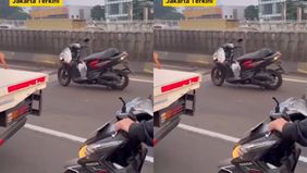 Pemotor tersebut diduga hilang kendali saat melintas di flyover. Menurut akun x/Tmc Polda Metro pemotor tutup usia di setelah kejadian.