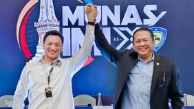 Bambang Soesatyo Secara Resmi Menyerahkan Tongkat Estafet Kepemimpinan Kepada Moreno Soeprapto Dalam Munas Ke-X IMI 2025.