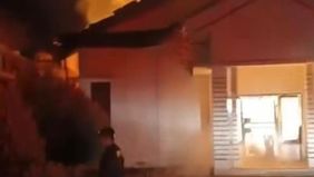 Bangunan tersebut terbakar dini hari tadi