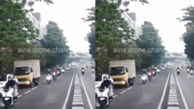 Kendaraan truk sudah menyalakan lampu hazard, sepertinya pengendara motor dlm kondisi mengantuk
