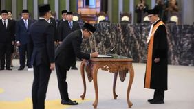 Deputi Gubernur Bank Indonesia (BI) Juda Agung resmi dilantik sebagai Anggota Dewan Komisioner (DK) Otoritas Jasa Keuangan (OJK) Ex-officio dari BI.