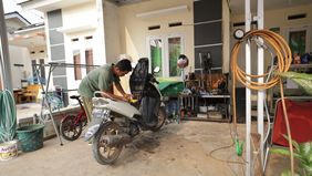 Setelah 15 tahun mengontrak rumah, Mugiyono (37), seorang wirausaha montir bengkel, akhirnya bisa memiliki rumah impian bersama istri dan anaknya di Pesona Kahuripan 10, Cileungsi, Bogor, Jawa Barat.