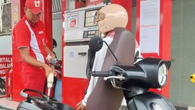  Sebuah unggahan di Facebook menyebutkan bahwa Kementerian Energi dan Sumber Daya Mineral (ESDM) mengeluarkan aturan baru yang melarang pengemudi ojek online (ojol) mengisi BBM Pertalite dan mewajibkan menggunakan Pertamax.