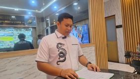 Seorang juru parkir berinisial RBG (23) melakukan pemerasan dan penganiayaan terhadap seorang warga di area parkir Mall La Piazza, Kecamatan Kelapa Gading, Jakarta Utara, pada Minggu, 21 September 2025.