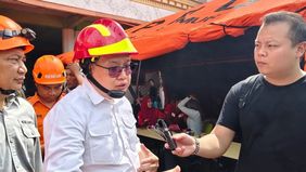  Pemerintah Provinsi Jawa Timur (Pemprov Jatim) tengah memusatkan upaya penyelamatan tujuh santri Pondok Pesantren (Ponpes) Al-Khoziny, Buduran, Sidoarjo, yang masih tertahan di bawah reruntuhan mushala. Meski mengalami luka cukup serius, ketujuh san