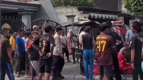 Dalam kejadian tersebut diduga melibatkan mobil truk box dan motor.
Untuk Kronologis kejadian belum diketahui secara pasti.