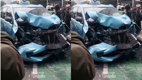 Menurut saksi, sang supir taksi salah menginjak gas yang seharusnya rem. Akibatnya pengendara motor ini krit1s dan di larikan ke RS Terdekat.
