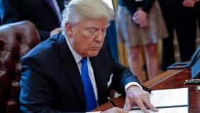 Presiden Amerika Serikat, Donald Trump, mengumumkan rencana untuk mengenakan tarif 100 persen pada semua film yang diproduksi di luar negeri. Langkah ini diambil dengan alasan bahwa industri perfilman AS telah “dicuri” oleh negara lain.