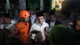 Menag menjelaskan bahwa pihaknya bekerja sama dengan berbagai lembaga, termasuk Basnas dan lembaga keuangan, untuk mendukung pemulihan keluarga pesantren yang terdampak musibah. “Bersama dengan lembaga-lembaga lain seperti Basnas dan lembaga-lembaga 