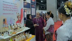 Produk kosmetik halal Indonesia berhasil mencatat potensi transaksi senilai 12,89 juta dolar AS atau sekitar Rp213,79 miliar dalam ajang Malaysia Halal Showcase (MIHAS) 2025 yang berlangsung di Kuala Lumpur.