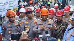 Kepala Kepolisian Daerah Jawa Timur, Inspektur Jenderal Polisi Nanang Avianto, menyampaikan bahwa hingga kini pihak kepolisian masih mendalami penyebab runtuhnya bangunan musala di Pondok Pesantren Al Khoziny, Sidoarjo.