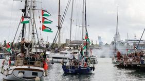 Organisasi internasional Freedom Flotilla Coalition (FFC) pada Kamis, 2 Oktober 2025 mengumumkan bahwa sebanyak 11 kapal sedang dalam pelayaran menuju Jalur Gaza untuk menantang blokade Israel yang telah berlangsung selama bertahun-tahun.