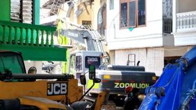 Kepala Kantor Badan Nasional Pencarian dan Pertolongan (Basarnas) Surabaya, Nanang Sigit, menyampaikan bahwa proses evakuasi bangunan musala Pondok Pesantren (Ponpes) Al Khoziny, Buduran, Sidoarjo, telah mencapai lapisan lantai dasar.