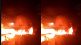 (Sabtu, 4 Oktober 2025)—Rumah makan di Jalan Sasak III, RT.03/RW.08, Kelurahan Kelapa Dua, Kecamatan Kebon Jeruk, Jakarta Barat dilaporkan terbakar.