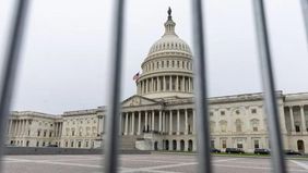 Penutupan atau shutdown pemerintahan Amerika Serikat berpotensi menimbulkan gelombang pemutusan hubungan kerja (PHK) secara besar-besaran serta kerugian ekonomi hingga 15 miliar dolar AS (sekitar Rp248 triliun) per pekan terhadap Produk Domestik Brut