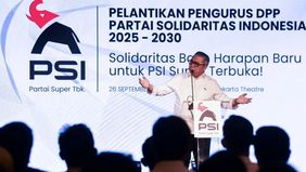 Ketua Harian Partai Solidaritas Indonesia (PSI), Ahmad Ali, mendorong pemerintah untuk membentuk lembaga khusus yang bertugas mengawasi bangunan berkaca, menyusul insiden robohnya Pondok Pesantren Al Khoziny di Sidoarjo, Jawa Timur, beberapa waktu la