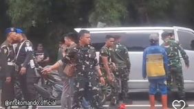 Ini terjadi saat pasukan TNI tersebut tengah kembali ke markas menggunakan truk.