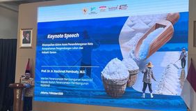 Menteri Perencanaan Pembangunan Nasional/Kepala Badan Perencanaan Pembangunan Nasional (PPN/Bappenas) Rachmat Pambudy mengungkapkan bahwa pemerintah berencana mendirikan Indonesia Salt Institute (Institut Garam Nasional) sebagai langkah strategis.