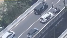 Kecelakaan beruntun terjadi di Jalan Layang Non Tol Casablanca, Jakarta Selatan, pada Kamis, 9 Oktober 2025 siang.
