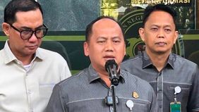 Kejaksaan Agung (Kejagung) memutuskan untuk mencopot Kepala Kejaksaan Negeri (Kajari) Jakarta Barat, Hendri Antoro, akibat dugaan keterlibatan dalam kasus penilapan uang barang bukti (barbuk) perkara investasi bodong robot trading Fahrenheit yang ter
