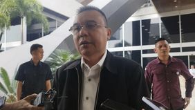 Wakil Ketua DPR RI, Sufmi Dasco Ahmad, memaparkan hasil rapat bersama Menteri Sekretaris Negara (Mensesneg) Prasetyo Hadi dan Menteri Keuangan (Menkeu) Purbaya Yudhi Sadewa yang berlangsung di kompleks parlemen, Selasa, 8 Oktober 2025. Pertemuan ters
