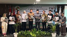 Wakil Menteri Desa, Pembangunan Daerah Tertinggal, dan Transmigrasi (Wamendes PDTT) Ahmad Riza Patria menghadiri acara Pengukuhan Struktur dan Personil Badan Pengelola Pusat Informasi Perkoperasian (BP-PIP) Dewan Koperasi Indonesia (Dekopin) masa bak