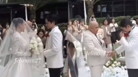 Kenny Austin terlihat sangat terharu dan bahagia saat detik-detik pemberkatannya dengan Amanda Manopo berlangsung.