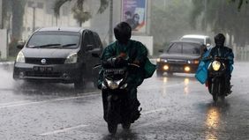 Badan Meteorologi, Klimatologi, dan Geofisika (BMKG) mengingatkan masyarakat agar tetap waspada terhadap potensi cuaca ekstrem pada Minggu, 12 Oktober 2025 termasuk angin kencang, hujan disertai petir, serta suhu panas maksimum di sejumlah wilayah In