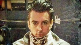 Mantan vokalis grup musik Lostprophets, Ian Watkins, dilaporkan meninggal dunia pada Sabtu, 11 Oktober 2025 pagi setelah mengalami serangan brutal di dalam Penjara Wakefield, West Yorkshire, Inggris. Watkins disebut mengalami luka parah akibat benda 