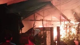 Aparat Kepolisian tengah menyelidiki kemungkinan adanya unsur kesengajaan dalam kebakaran yang melanda dua rumah di Jalan Papanggo 3, Kecamatan Tanjung Priok, Jakarta Utara, pada Sabtu, 11 Oktober 2025 dini hari.