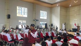 Menteri Sosial Saifullah Yusuf menyampaikan bahwa para siswa dari program Sekolah Rakyat (SR) akan memperoleh jaminan pekerjaan dan beasiswa untuk melanjutkan pendidikan hingga ke perguruan tinggi setelah menyelesaikan masa studinya.
