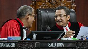 Mahkamah Konstitusi (MK) menetapkan bahwa penangkapan terhadap jaksa yang sedang melaksanakan tugas dan kewenangannya hanya dapat dilakukan dengan izin dari Jaksa Agung. Namun, pengecualian berlaku jika jaksa tersebut tertangkap tangan (OTT) atau did