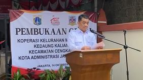 Wakil Menteri Desa dan Pembangunan Daerah Tertinggal Riza Patria meresmikan meresmikan Koperasi Kelurahan Merah Putih di Kedaung Kaliangke, Jakarta Barat.
