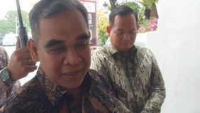 Ketua MPR Ahmad Muzani terlihat mendatangi Kompleks Istana Kepresidenan di Jakarta.