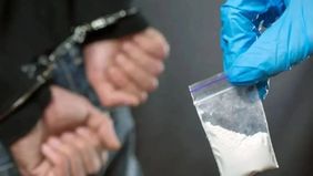 Satuan Reserse Narkoba Polres Aceh Utara berhasil menangkap seorang pria berinisial S (37), warga Kabupaten Bireuen, Aceh, karena kedapatan menyimpan 1,87 kilogram sabu-sabu. Pelaku diketahui merupakan mantan penyanyi Aceh yang pernah populer bersama