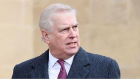 Setelah lebih dari satu dekade menjadi sorotan karena skandal yang mencoreng nama kerajaan, Pangeran Andrew akhirnya melepaskan gelar kebangsawanannya sebagai Duke of York. 