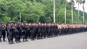 Kepolisian Resor Metro Jakarta Pusat mengerahkan sebanyak 1.743 personel gabungan guna mengamankan aksi unjuk rasa yang diselenggarakan oleh Badan Eksekutif Mahasiswa Seluruh Indonesia (BEM SI) di kawasan Monas dan sejumlah titik lain di Jakarta Pusa