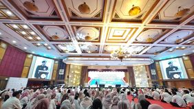 Menteri Sosial Saifullah Yusuf menyampaikan bahwa proses digitalisasi penyaluran bantuan sosial (bansos) masih menunggu penyelesaian aplikasi yang sedang dikembangkan oleh Komite Percepatan Transformasi Digital (KPDT) di bawah pimpinan Luhut Binsar.