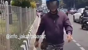 TNI AL tengah memeriksa pelaku pemukulan tersebut.